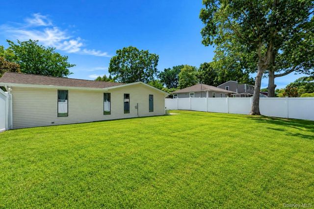 10 Helene Drive, Shirley, NY 11967