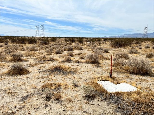 2 Sandstone Road, Phelan, CA 92301
