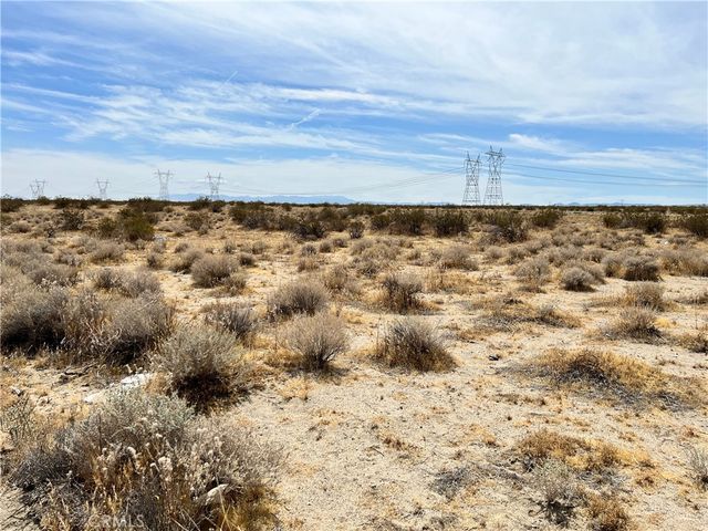2 Sandstone Road, Phelan, CA 92301