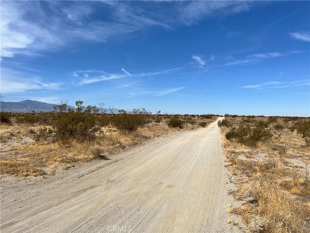 2 Sandstone Road, Phelan, CA 92301