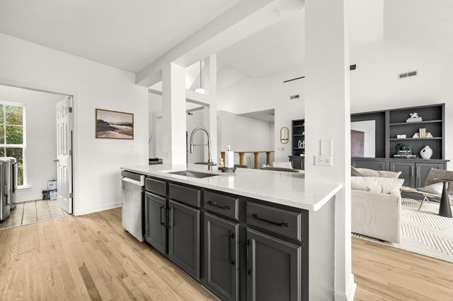 2712 Eastland Ave, Nashville, TN 37206