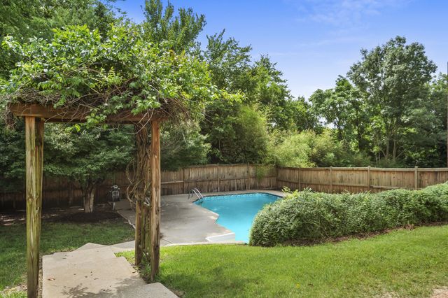 2712 Eastland Ave, Nashville, TN 37206