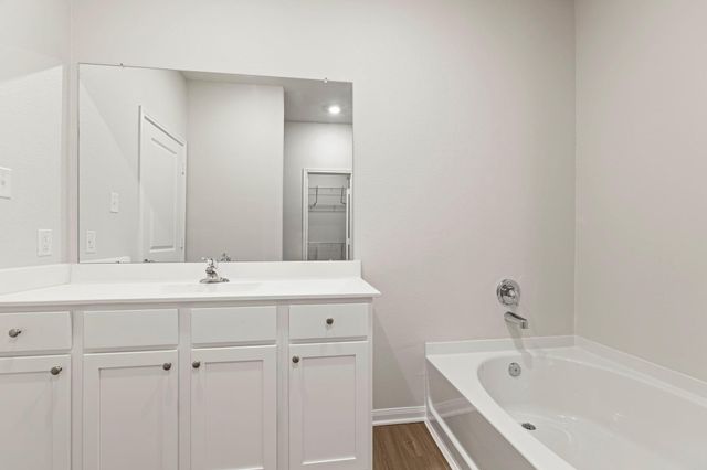 8827 New Jade Drive, Iowa Colony, TX 77583