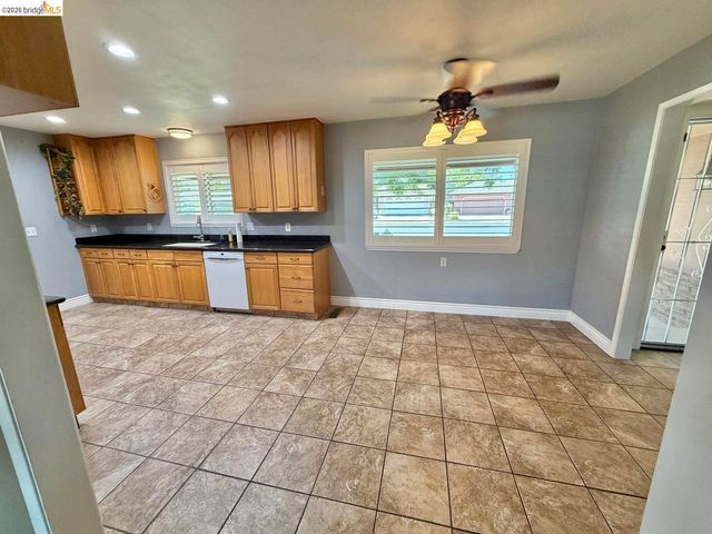 395 North AVE, Turlock, CA 95382