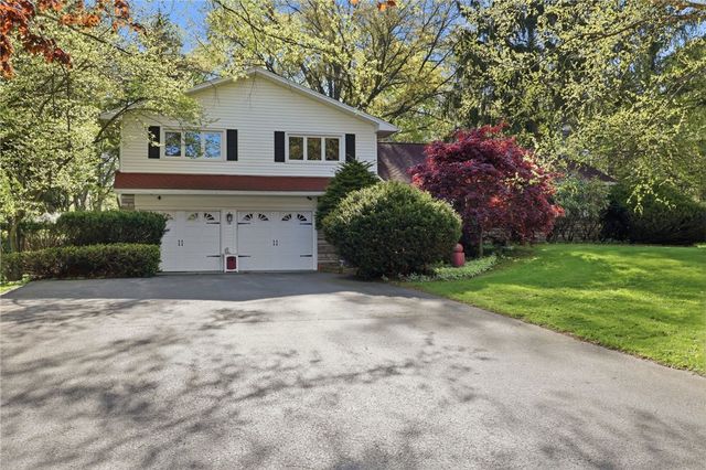 58 Landsdowne Lane, Pittsford, NY 14618