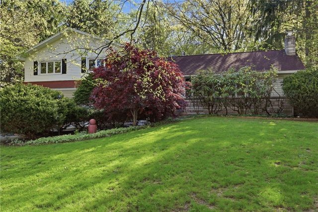 58 Landsdowne Lane, Pittsford, NY 14618