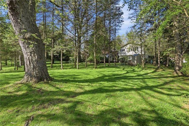 58 Landsdowne Lane, Pittsford, NY 14618