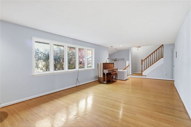 58 Landsdowne Lane, Pittsford, NY 14618
