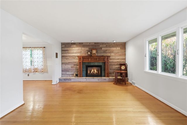 58 Landsdowne Lane, Pittsford, NY 14618