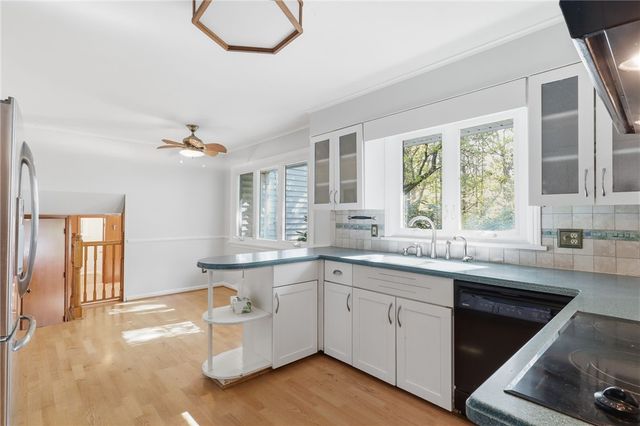 58 Landsdowne Lane, Pittsford, NY 14618