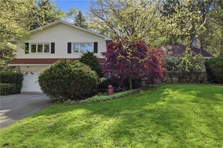 58 Landsdowne Lane, Pittsford, NY 14618