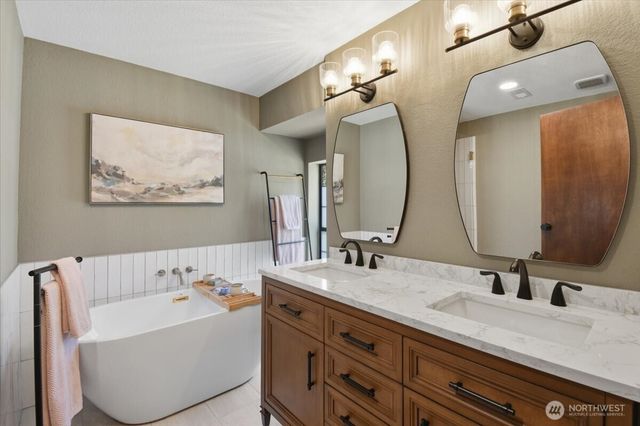 1610 202nd Place SW, Lynnwood, WA 98036