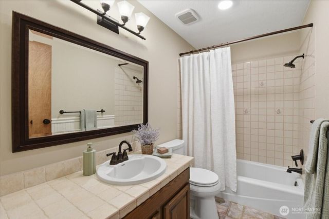 1610 202nd Place SW, Lynnwood, WA 98036