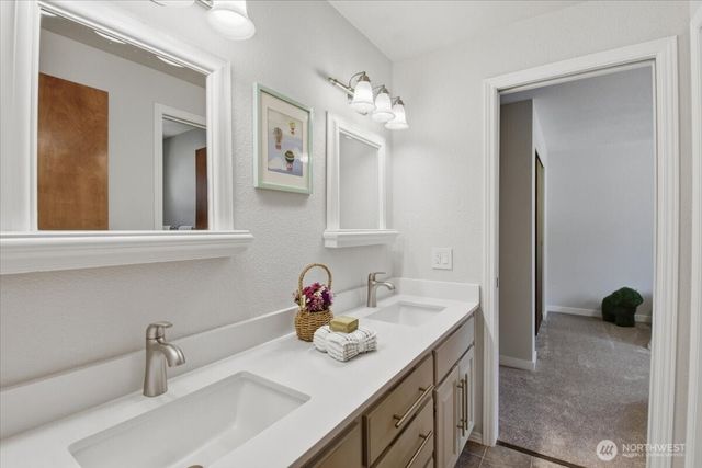 1610 202nd Place SW, Lynnwood, WA 98036
