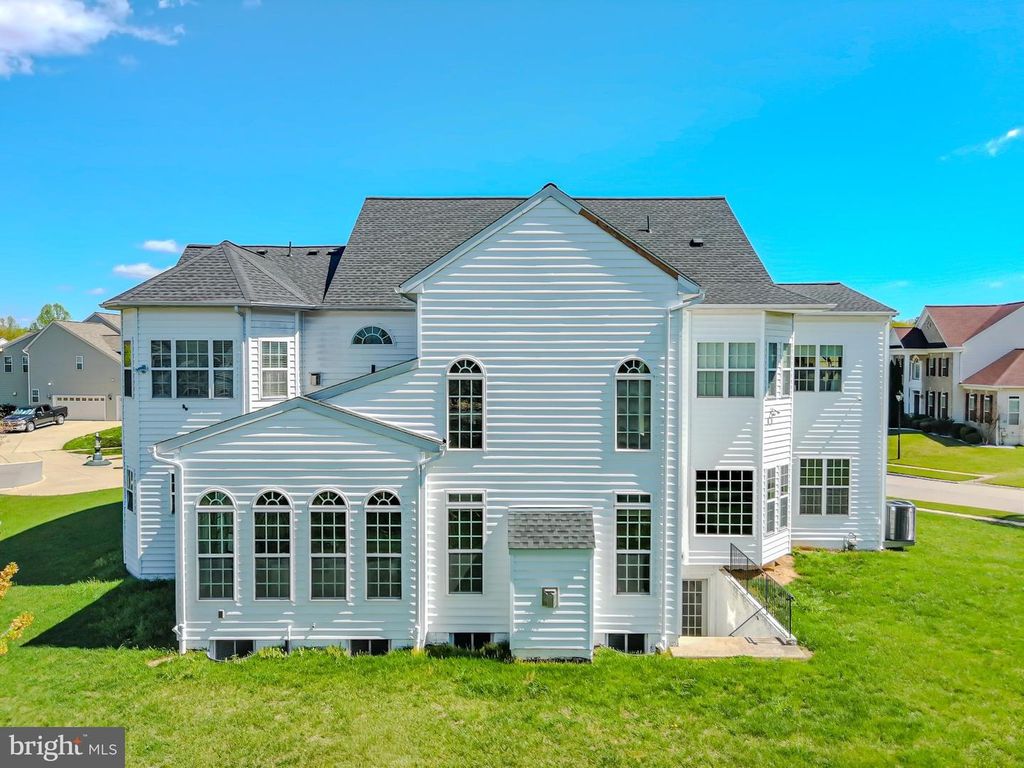 Image 2 of property listing at 6609 CHATHAM PARK DR, Brandywine, MD 20613