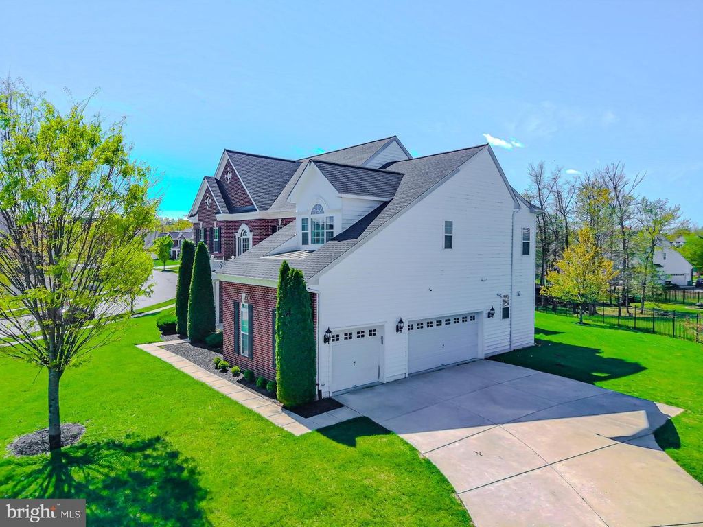 Image 3 of property listing at 6609 CHATHAM PARK DR, Brandywine, MD 20613