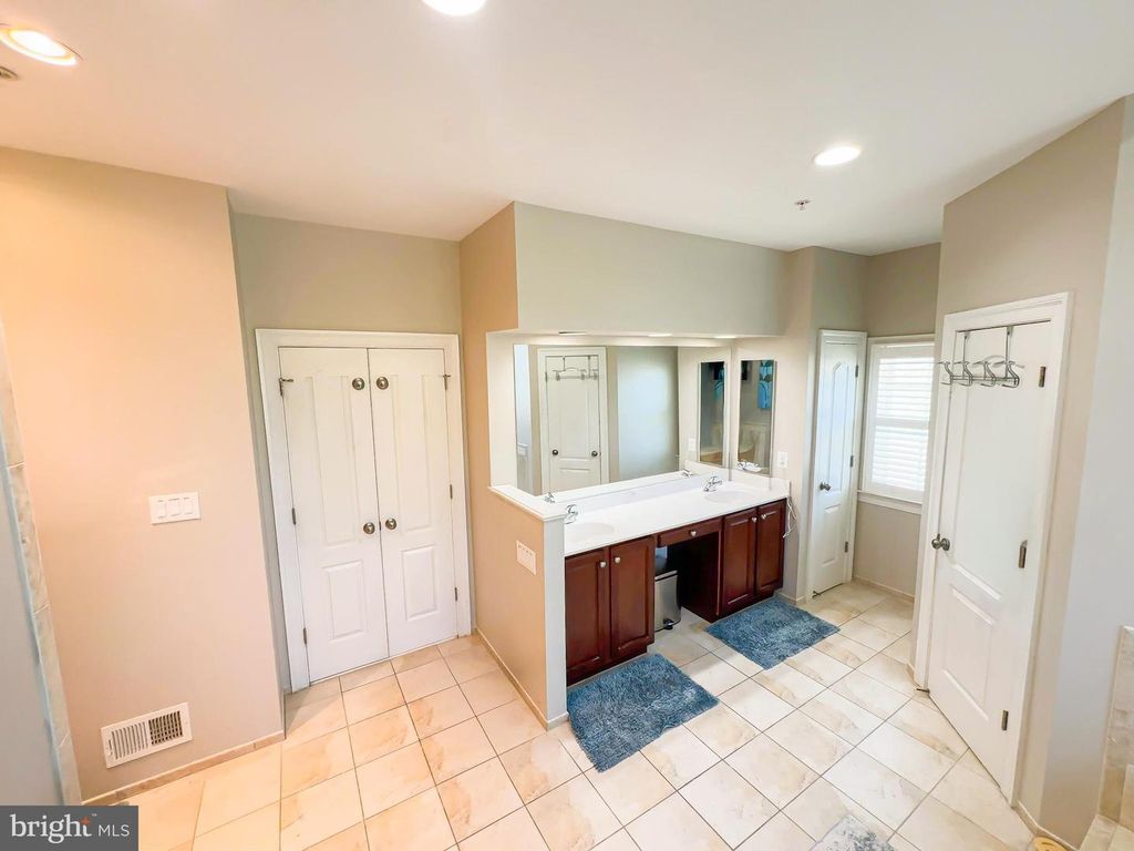 Image 37 of property listing at 6609 CHATHAM PARK DR, Brandywine, MD 20613