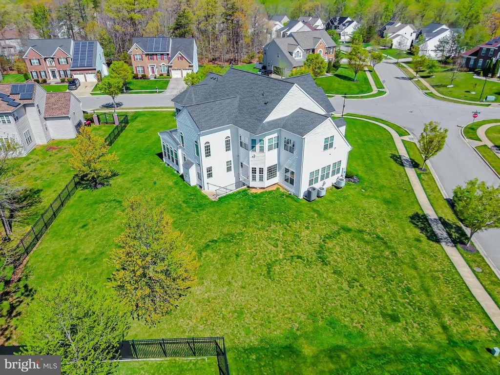 Image 6 of property listing at 6609 CHATHAM PARK DR, Brandywine, MD 20613