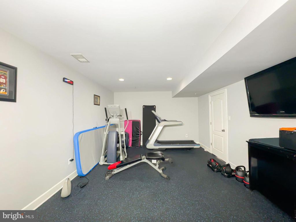 Image 72 of property listing at 6609 CHATHAM PARK DR, Brandywine, MD 20613