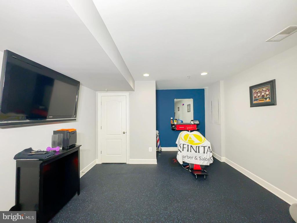 Image 73 of property listing at 6609 CHATHAM PARK DR, Brandywine, MD 20613