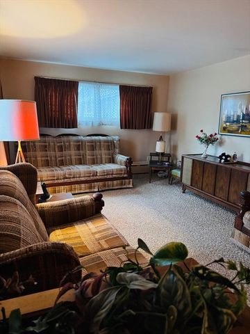 20 Faulkner St, Westport, MA 02790