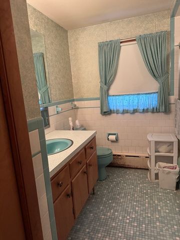 20 Faulkner St, Westport, MA 02790