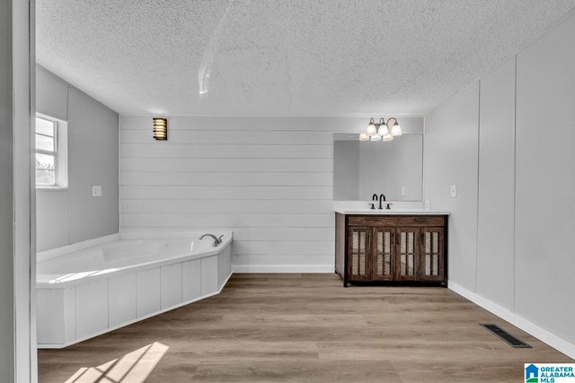 100 COUNTY ROAD 5000, Hanceville, AL 35077