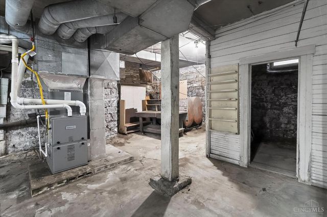 648 N High Street, Hillsboro, OH 45133