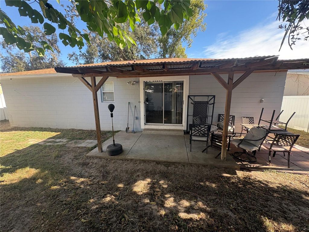 Image 6 of property listing at 5230 CHERRY AVENUE, Seffner, FL 33584