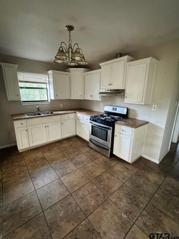 322 E Martin Luther King Jr Blvd, Tyler, TX 75702