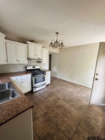 322 E Martin Luther King Jr Blvd, Tyler, TX 75702