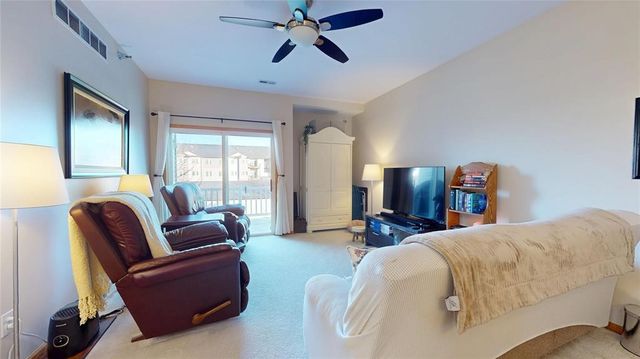 10335 Norfolk Drive 8, Johnston, IA 50131