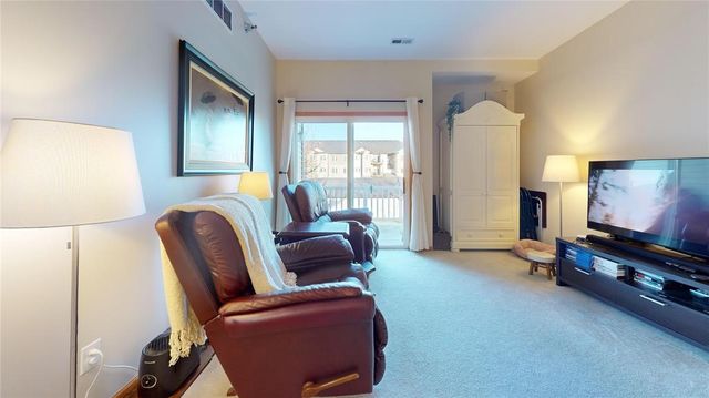 10335 Norfolk Drive 8, Johnston, IA 50131