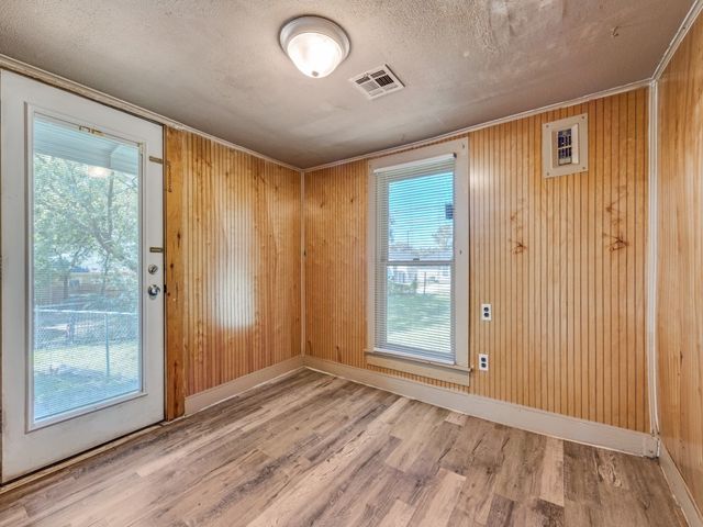 609 E Monterey Street, Denison, TX 75021