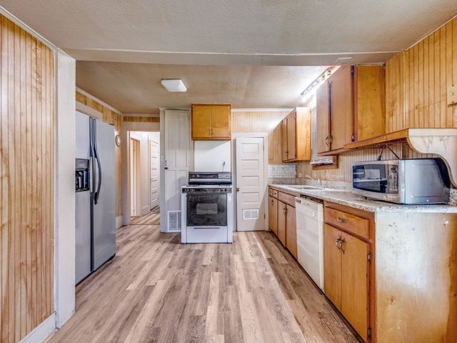 609 E Monterey Street, Denison, TX 75021