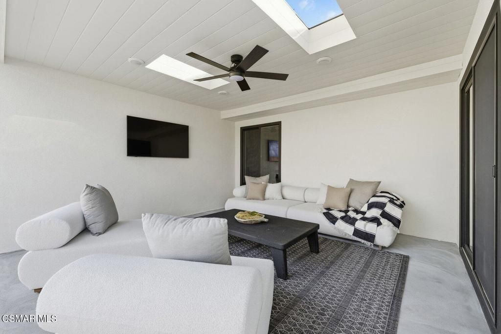 Image 33 of property listing at 6655 Lederer Avenue, West Hills, CA 91307