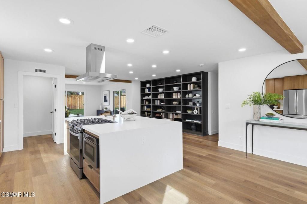 Image 7 of property listing at 6655 Lederer Avenue, West Hills, CA 91307