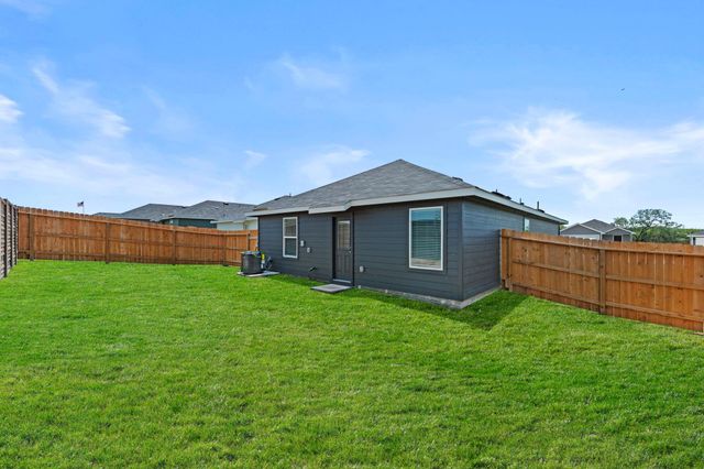 307 Wild Goose DR, Luling, TX 78648