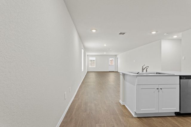 307 Wild Goose DR, Luling, TX 78648
