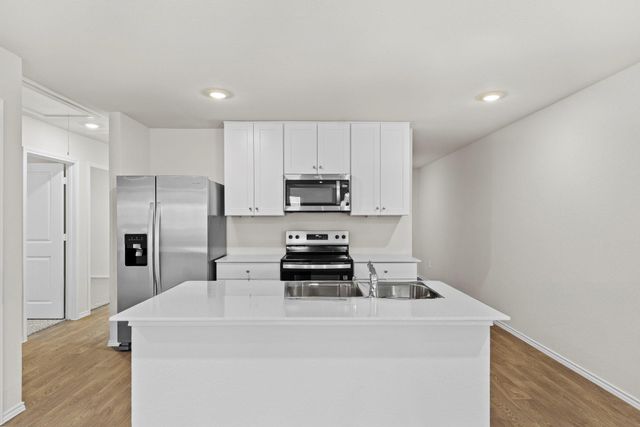 307 Wild Goose DR, Luling, TX 78648