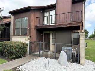 62 Evanston Street 2/5, Houston, TX 77015