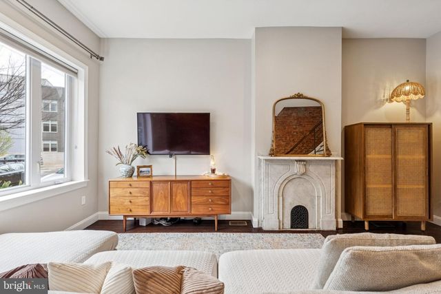 858 E THOMPSON ST, Philadelphia, PA 19125