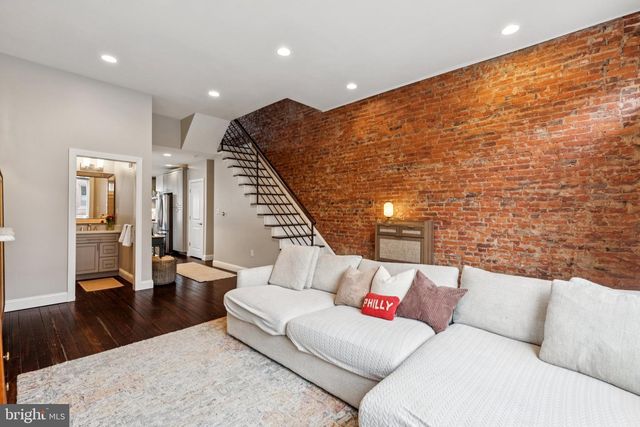 858 E THOMPSON ST, Philadelphia, PA 19125