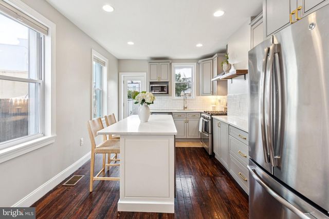 858 E THOMPSON ST, Philadelphia, PA 19125