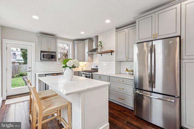 858 E THOMPSON ST, Philadelphia, PA 19125