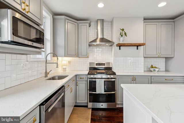 858 E THOMPSON ST, Philadelphia, PA 19125