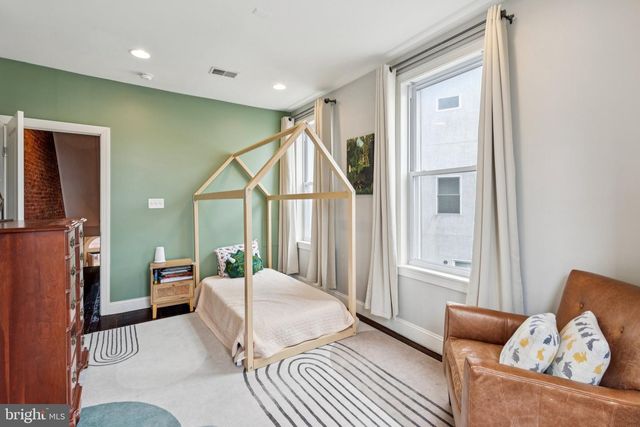 858 E THOMPSON ST, Philadelphia, PA 19125