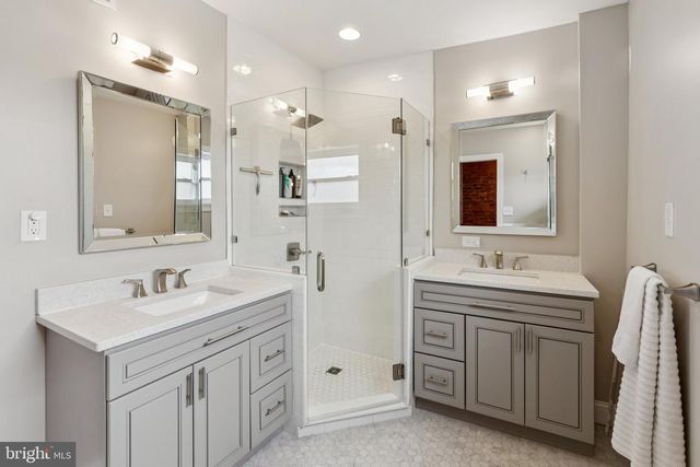 858 E THOMPSON ST, Philadelphia, PA 19125