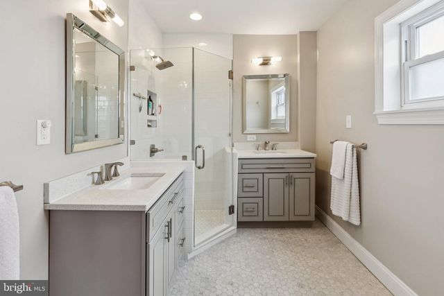 858 E THOMPSON ST, Philadelphia, PA 19125