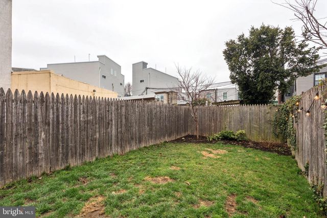 858 E THOMPSON ST, Philadelphia, PA 19125